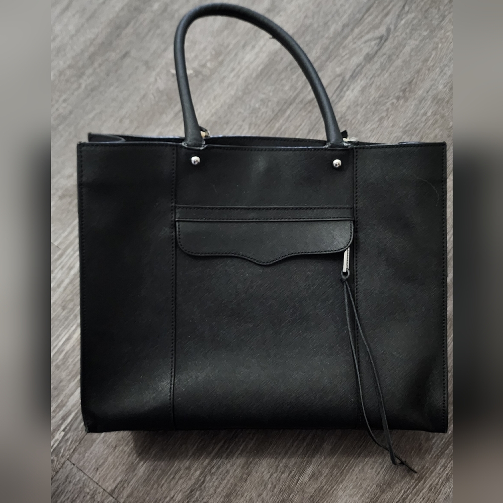 Sleek Black Leather Tote with Structured Design Rebeccaminkoff TOTE